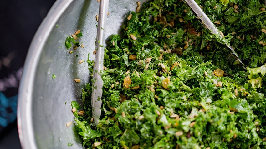 Vielfalt_Salatschüssel_dan-gold-291225-850 Salatschüssel mit Löffel - feingeschnitten