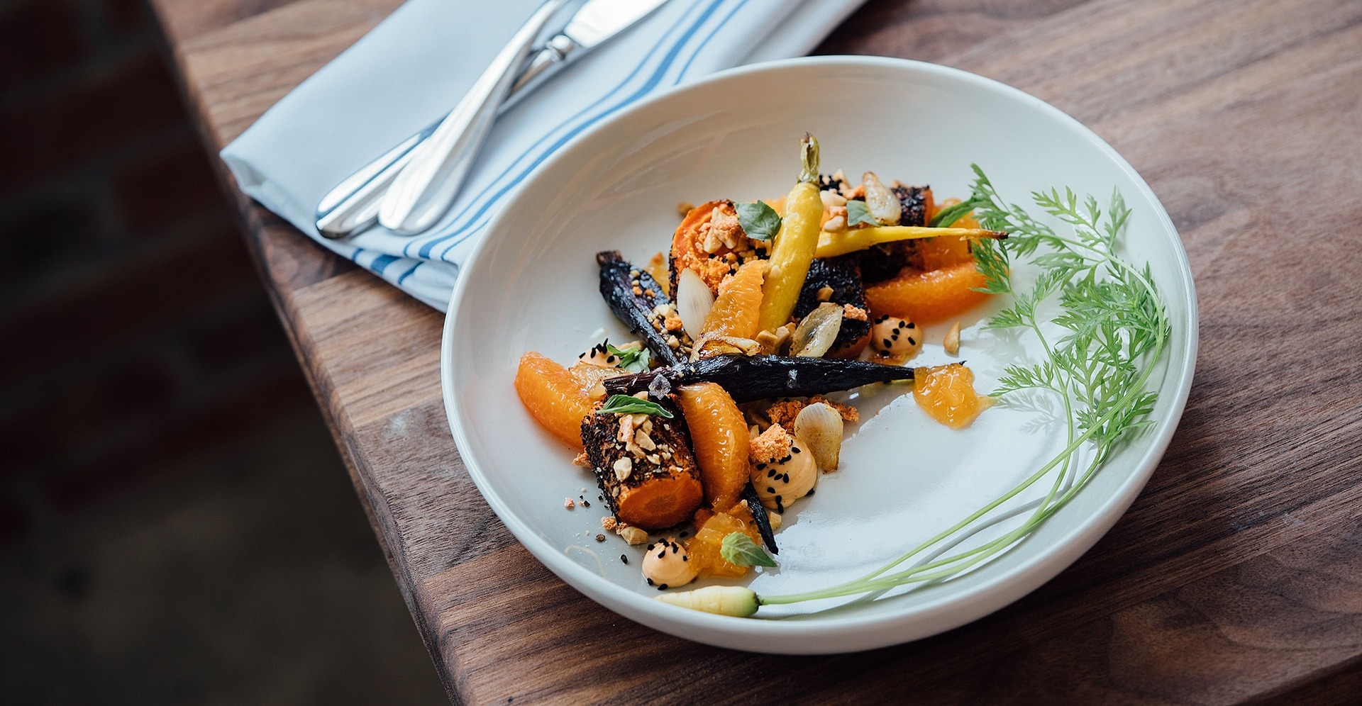 Ofen-Wurzelgemüse mit Orange und Bohnencreme